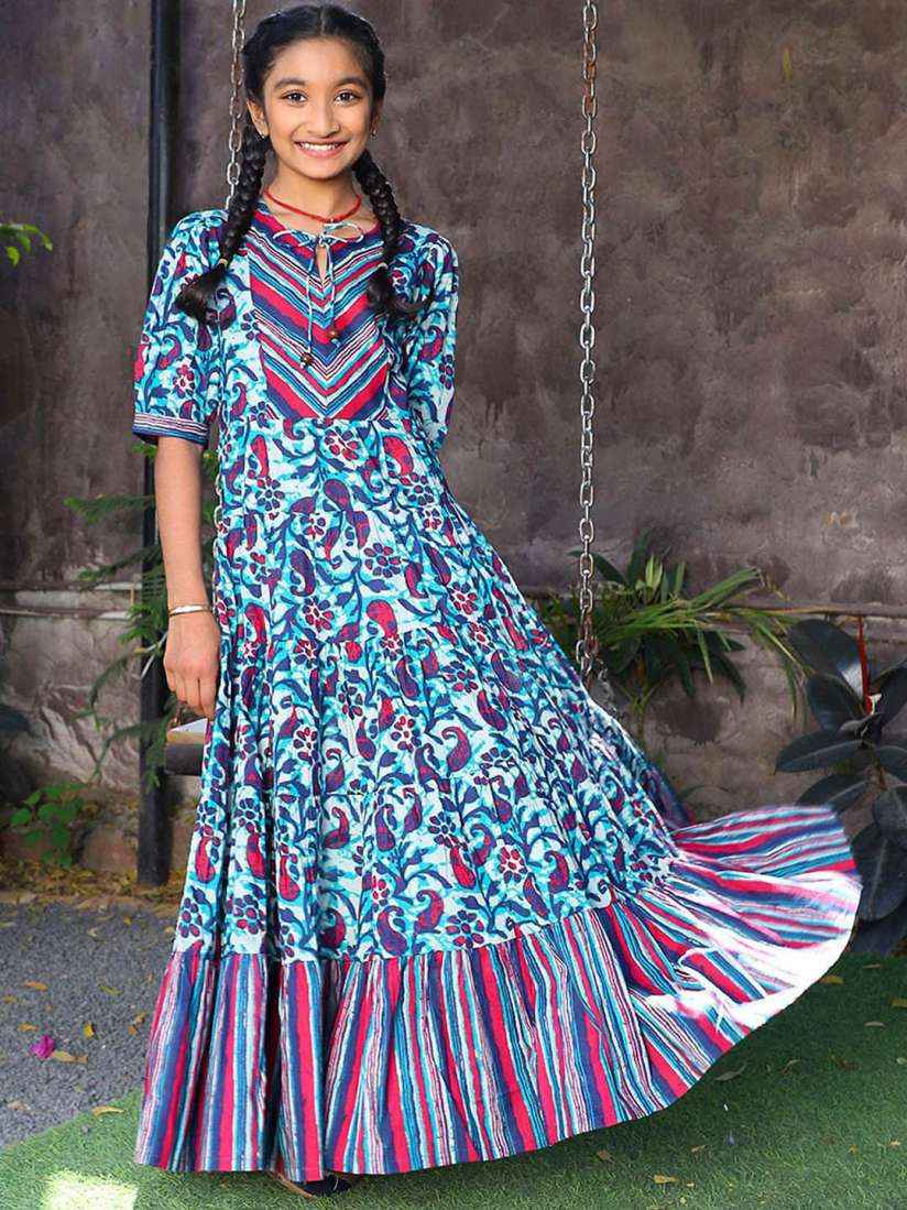 100 0 ₹ Sundae7 Sundae7 Sundae7 Sundae7 ₹ 0 100